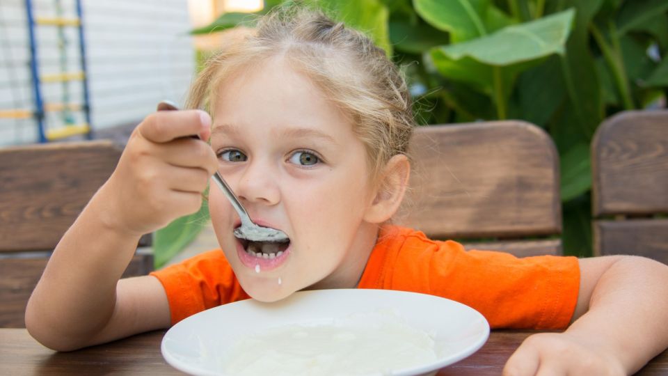 Такую манную кашу сметут быстрее пирожных: все дело в секретном ингредиенте