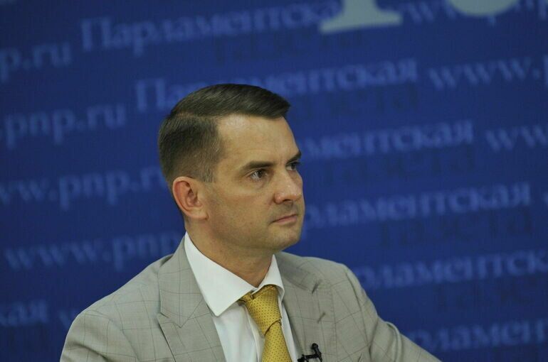 Экономические тревоги: Нилов призывает к разъяснительной работе в условиях сокращений