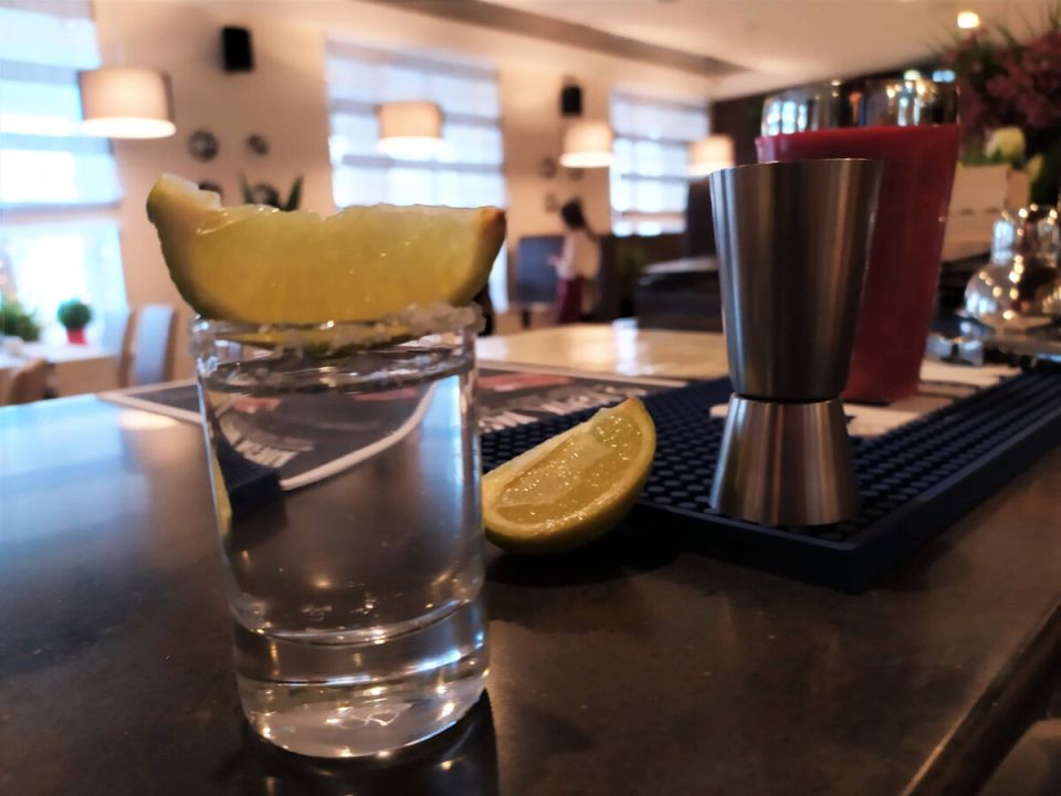 Как официанты зарабатывают на обмане и уловках, чтобы белая зарплата не была единственным источником дохода