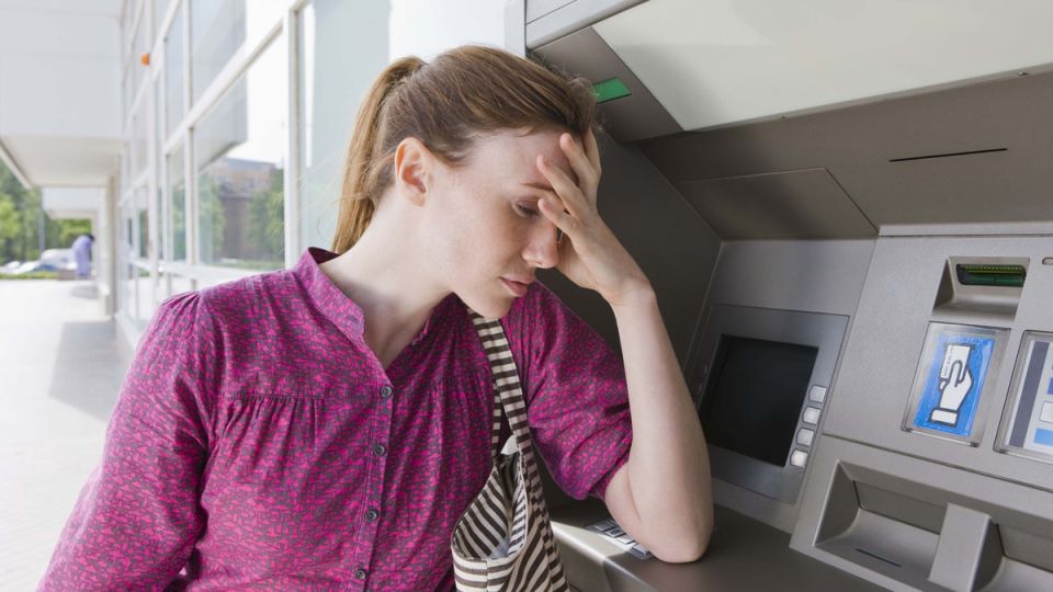 Почему важно вовремя закрывать вклад: неожиданные последствия и советы