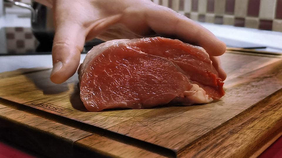 Праздничное волшебство: Самый популярный мясной салат для вашего новогоднего стола