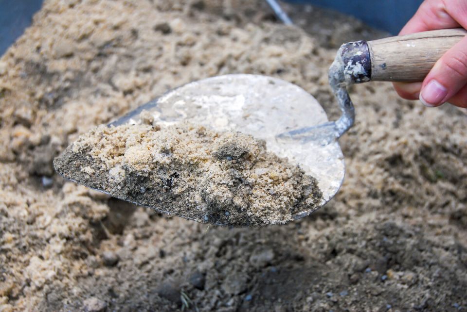 Сухие строительные смеси: ключевые компоненты и современное применение