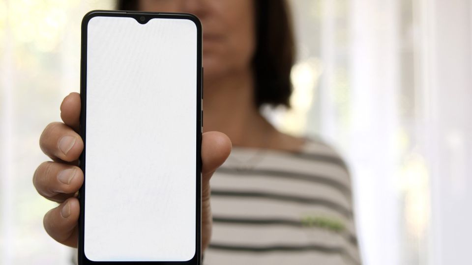 Смартфон больше не будет перегреваться на солнце: есть несколько методов