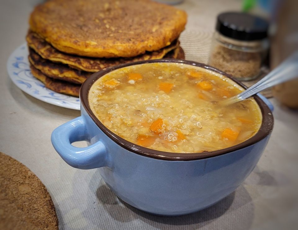 Насыщенный веганский суп с киноа и чечевицей: идеальное решение для постного питания