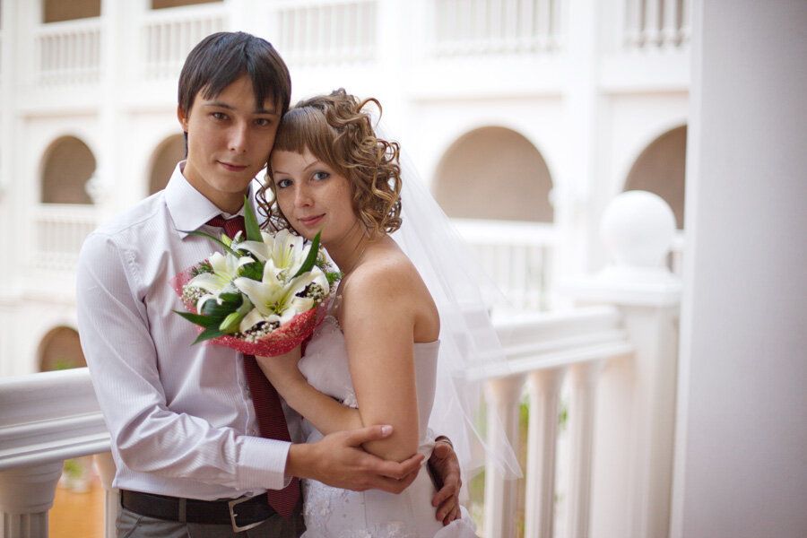 Снижение брачного возраста в России: разговоры о будущем молодежи