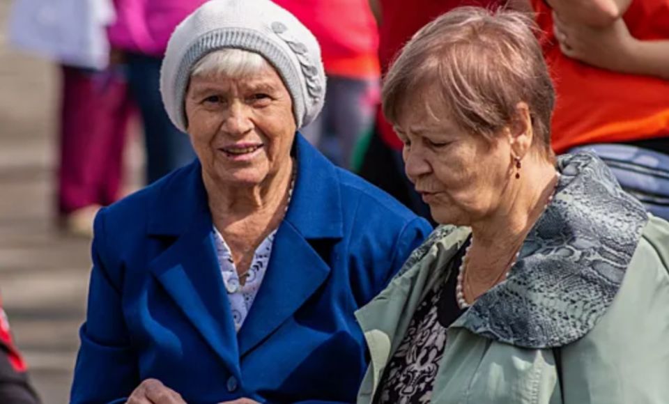 Льготы для пенсионеров старше 70 лет: как экономить на повседневных расходах