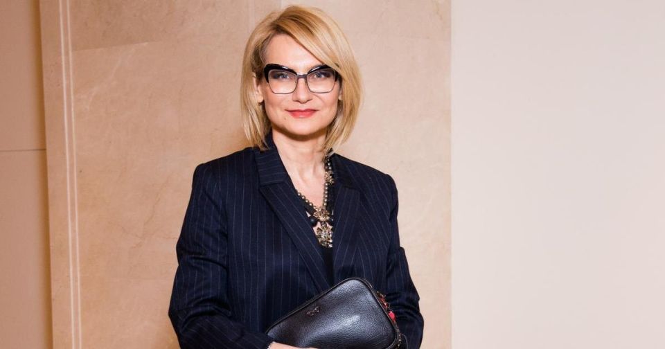 Тренды стиля для женщин 50+: как обновить гардероб с умом