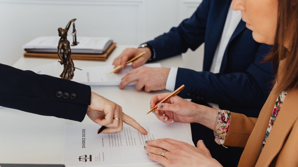 Как слепое доверие может обернуться потерей жилья: история пенсионеров