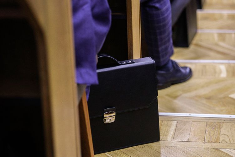 Чиновникам предложили освободиться от декларирования доходов: новая эпоха в борьбе с коррупцией?