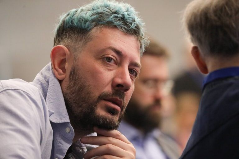 Зубная паста для вставных зубов: забавная история Артемия Лебедева из Германии