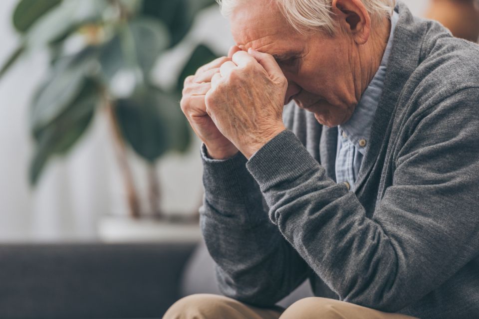 Как пенсионеры становятся заложниками долгов: правовая ситуация и возможные выходы