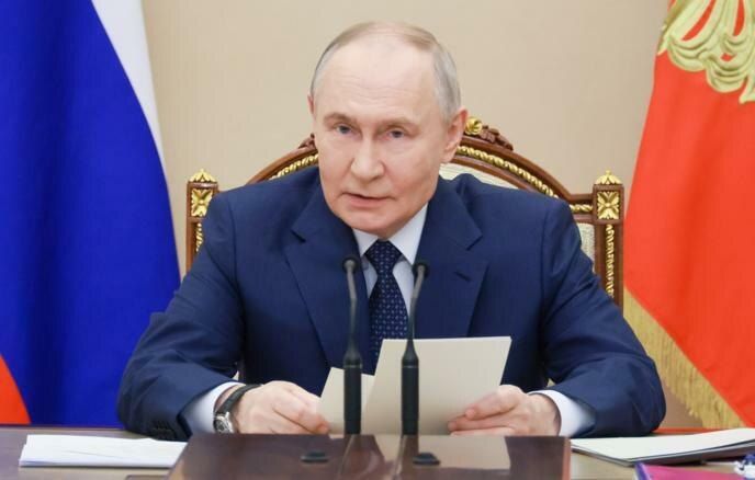 Новые законы для улучшения жизни: что изменится в России по указу Путина