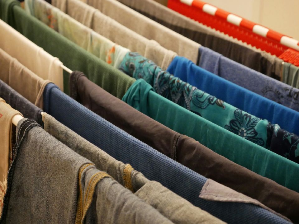 как избавиться от следов порошка на одежде