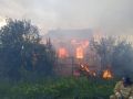 В Октябрьске потушили заброшенный частный дом