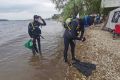 Самарские дайверы очистили акваторию городского пляжа «Барбошина поляна»