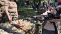 Первому вице-губернатору Александру Фетисову на фестивале "Пресса-2025" сегодня представили книгу, выпущенную к 80-летию Великой Победы - сборник очерков о героях Красноярского района региона