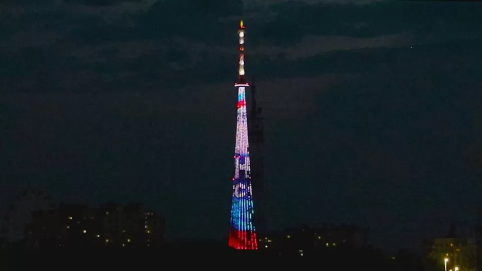 Самарская телебашня отметила День России праздничной иллюминацией