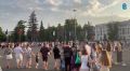 Самый настоящий хоровод!. На главной площади области в День России царит праздничное настроение SOVAINFO | Прислать новость