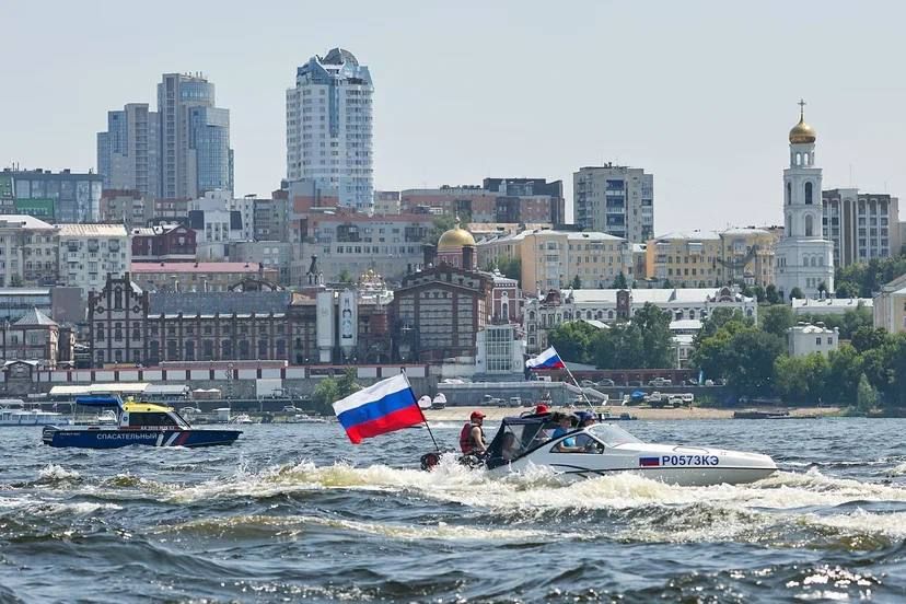 В Самаре «Парад на Волге» объединил почти 500 судов в День России