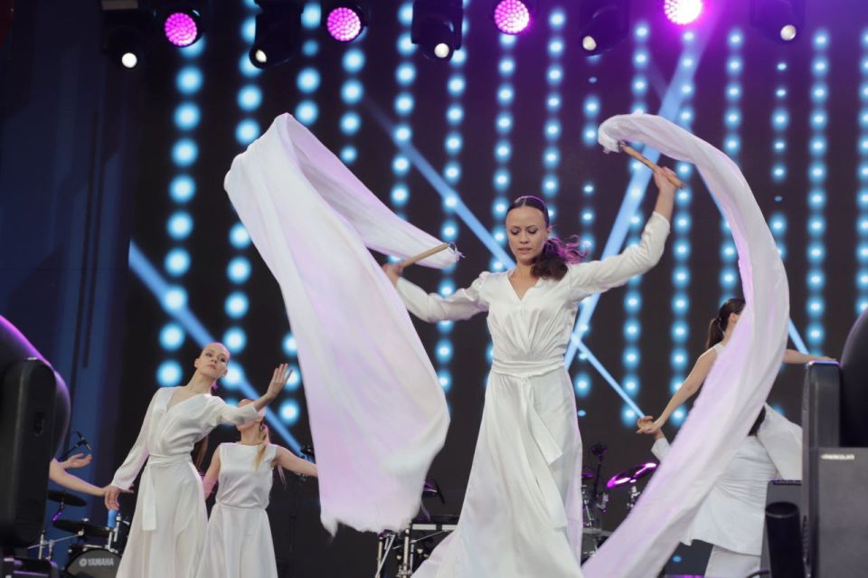 На площади Куйбышева прошел концерт в честь Дня России
