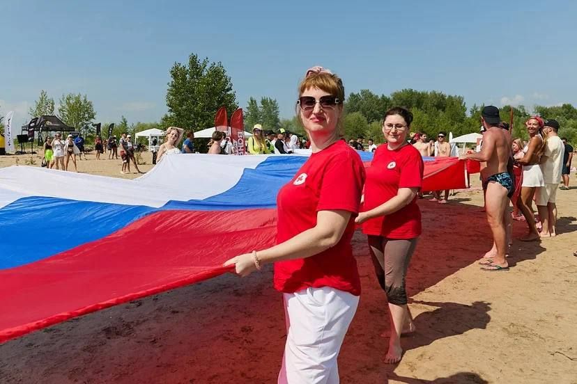 В Самаре «Парад на Волге» объединил почти 500 судов в День России