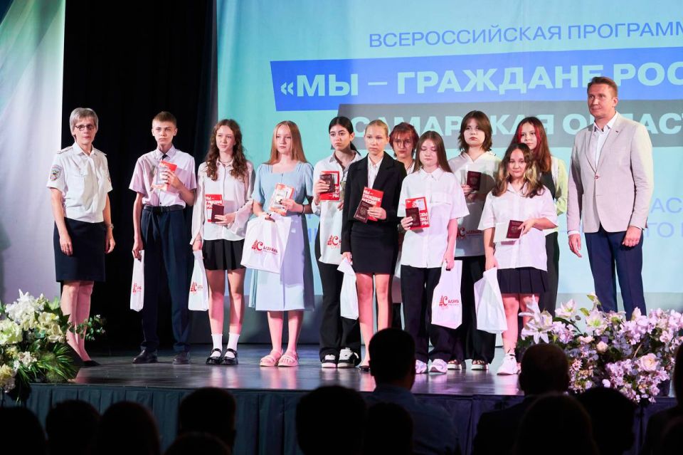В День России юные сызранцы получили свои первые паспорта