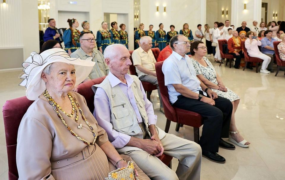Семь супружеских пар поздравили с юбилеем семейной жизни в Самаре