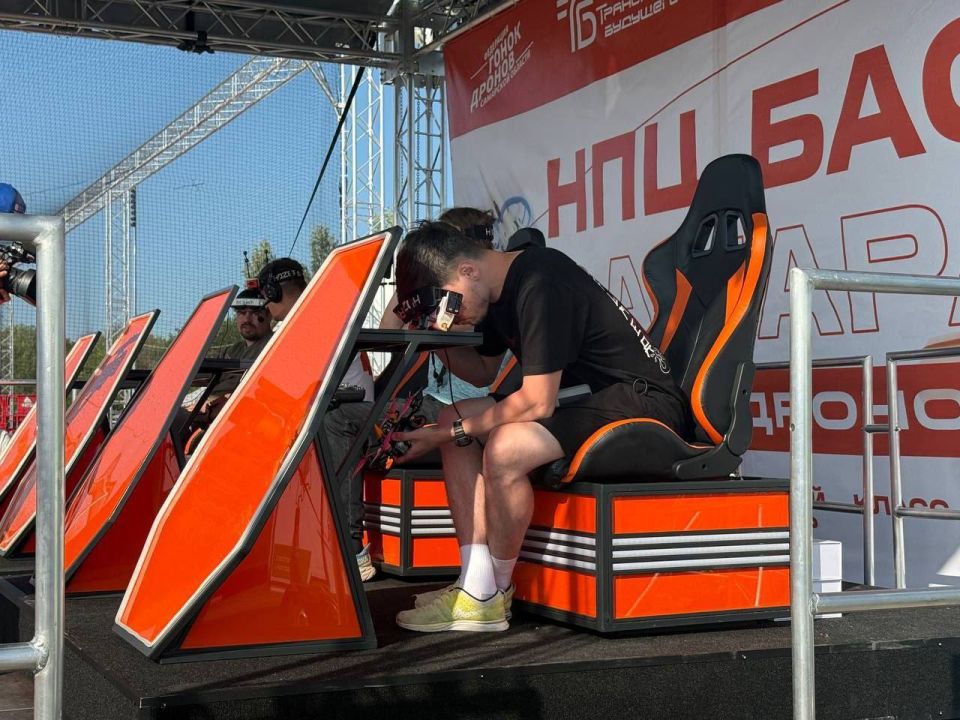 На набережной Автозаводского района Тольятти проходит Кубок Самарской области по гонкам дронов