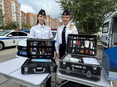 Доброго утра нашим читателям желают Александра Каськова и Диана Стасевич, техник-криминалист и эксперт У МВД России по г. Самаре
