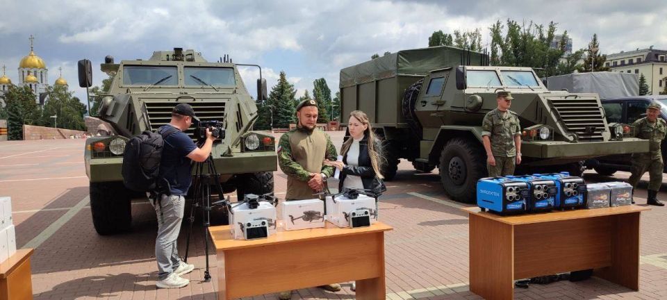 Губернатор Самарской области Федорищев Вячеслав Андреевич передал в войска крупную партию помощи