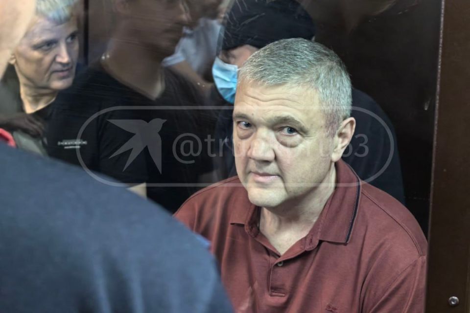 Прямо сейчас Ленинский районный суд Самары начинает рассматривать уголовное дело экс-главы ГУ МЧС по Самарской области Олега Бойко и его сообщников