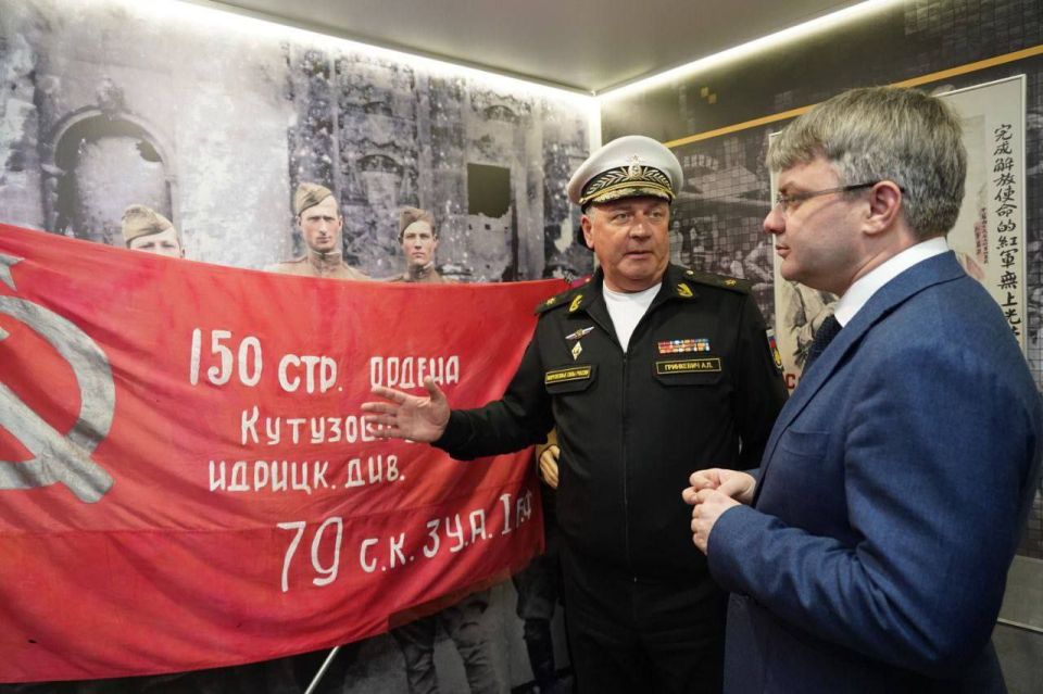 Сегодня же отмечает день рождения вице-губернатор - руководитель администрации губернатора, председатель Совета директоров ПФК «Крылья Советов» Дмитрий Яковлев