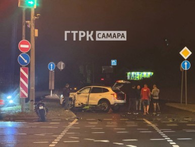 В ночном ДТП в Самаре пострадал мотоциклист
