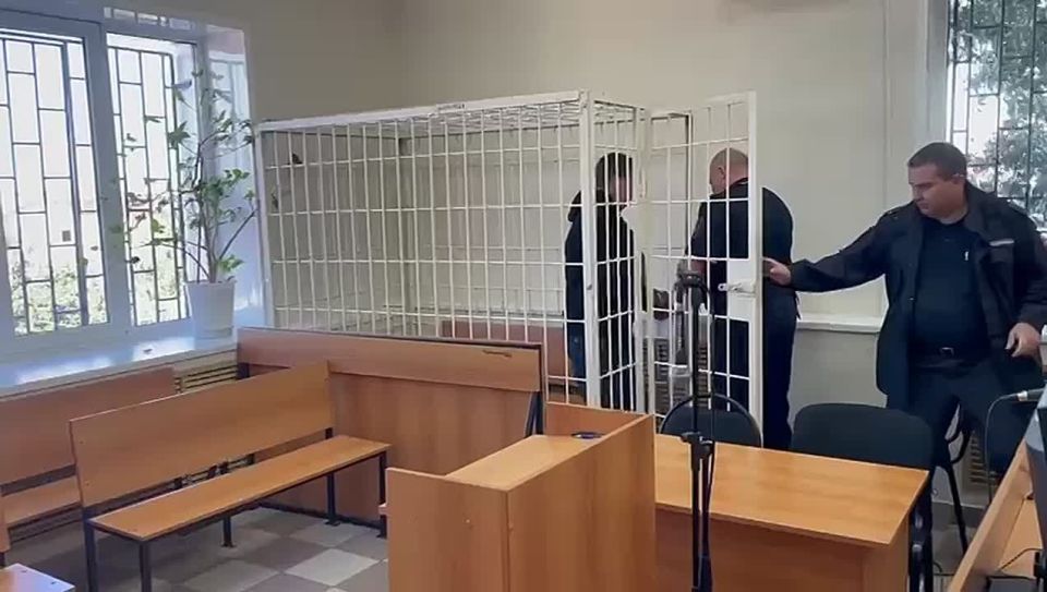      :   ,    13- 