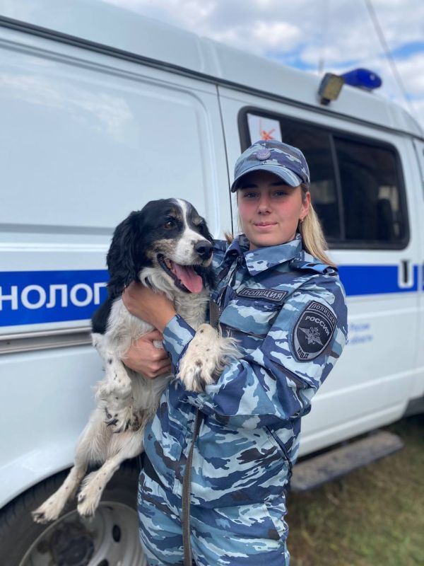 Доброго утра и хорошего настроения желает Анна Рылова, младший инспектор кинолог ЦКС ГУ МВД России по самарской области и её верный помощник Валли
