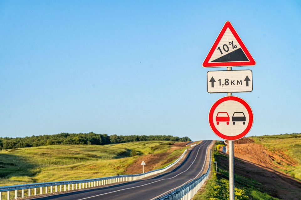 Водители и пешеходы!. Что сильнее всего защитит вас на дороге? Дополнительные «лежачие полицейские», светофоры или больше камер? А может, что-то еще? Расскажите о самых эффективных, на ваш взгляд, мерах безопасности в новом...