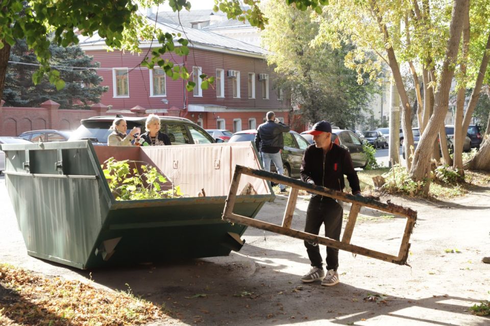 18 кубометров мусора и веток собрали во время санитарной уборки в Ленинском районе Самары