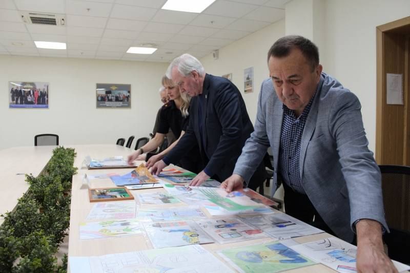 В ГУ МВД России по Самарской области подведены итоги регионального этапа Всероссийского конкурса детских рисунков «Мои родители работают в полиции», который проводился при поддержке Общественного совета при областном главке...