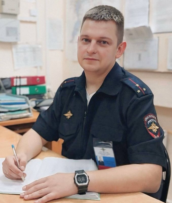 Доброго утра и отличного настроения вам желает Дмитрий Лутошкин, оперативный дежурный дежурной части Отдела МВД России по Приволжскому району