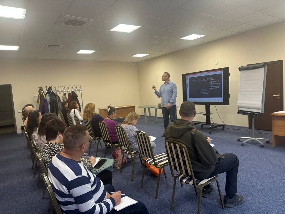 В Самарском бизнес-инкубаторе прошла серия мастер-классов Руслана Хоменко «Побеждать или договариваться? Конфликты. Речевая Самооборона»