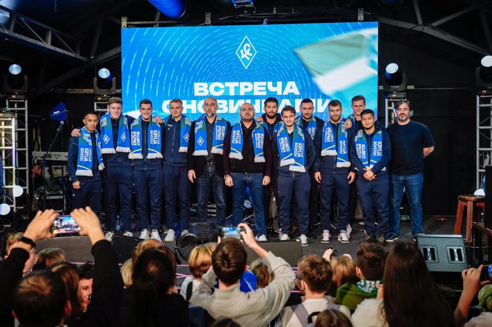 Новички «Крыльев Советов» встретились с болельщиками
