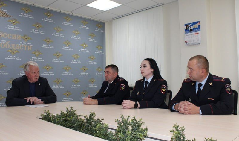В ГУ МВД России по Самарской области председатель Общественного совета Александр Шахов встретился с участниками регионального этапа Всероссийского конкурса МВД «Народный участковый»
