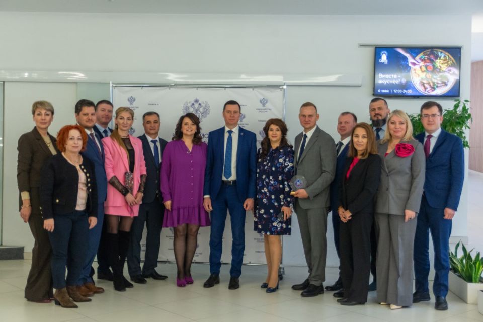 На базе УФК по Нижегородской области начальник Юридического управления Светлана Сауль с участием руководителя УФК Сергея Зарубина провела первое заседание Совета юристов Казначейства России