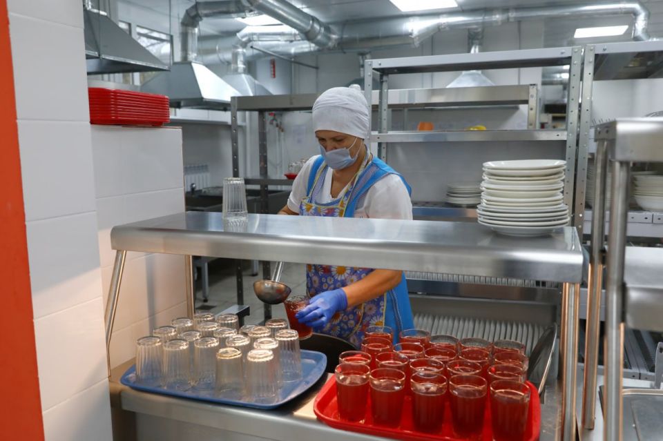 Глава Самары Иван Носков проверил ремонт пищеблоков в школах