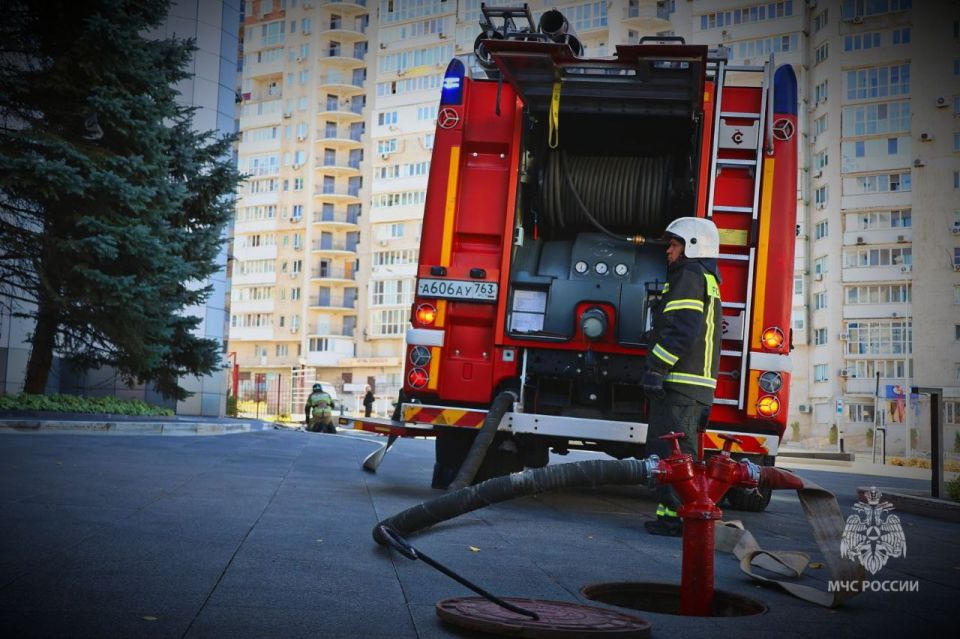 #Оперативнаясводка. С начала дня в Самарской области Подразделения МЧС ликвидировали пожар в Самаре: в Красноглинском районе горел грузовой автомобиль