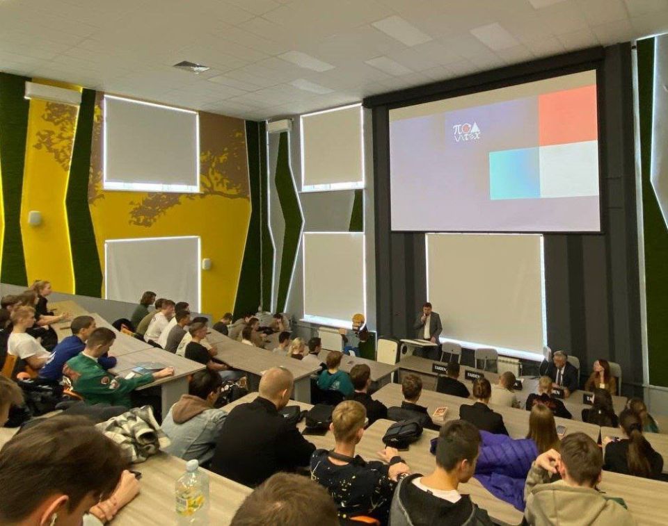 Сегодня в рамках «Российской энергетической недели» прошла встреча министра энергетики и ЖКХ Самарской области Виталия Брижаня со студентами электротехнического и теплоэнергетического факультетов, а также Института...