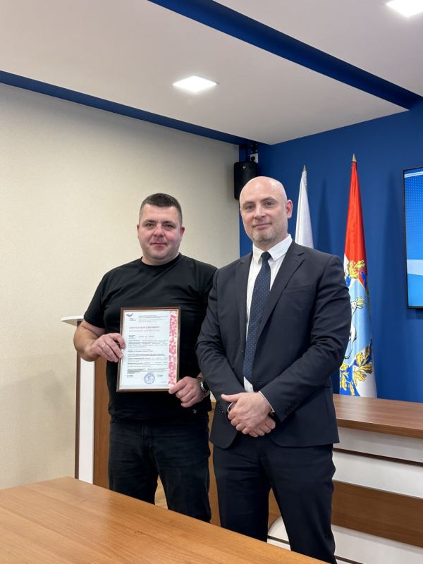 Вручил сертификаты «Сделано в России» региональным компаниям, которые не только выпускают высококачественную продукцию, но и активно осваивают зарубежные рынки