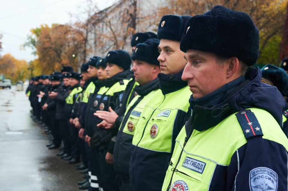 К несению службы готовы!. Сегодня прошел традиционный строевой смотр и совместный инструктаж нарядов сил и средств, задействованных в обеспечении охраны общественного порядка и общественной безопасности на территории города