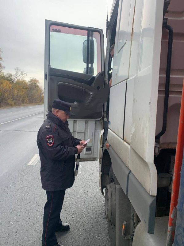 В целях повышения безопасности и профилактики аварийности с участием грузового транспорта, а также пресечения нарушений требований ПДД РФ водителями грузового транспорта и прицепов к ним, 15 октября на территории Кинельского...