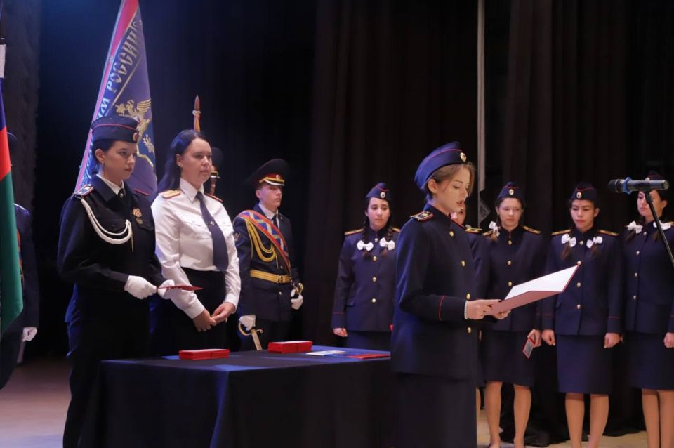 Первый заместитель руководителя следственного управления принял участие в торжественном мероприятии, посвященном принятию клятвы кадетами Первый заместитель руководителя следственного управления принял участие в торжественном мероприятии, посвященном принятию клятвы кадетами